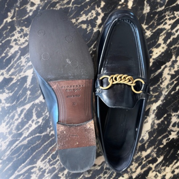 Burberry Black and Gold Slip-On Loafers with Chain Detail - Picture 5 of 6